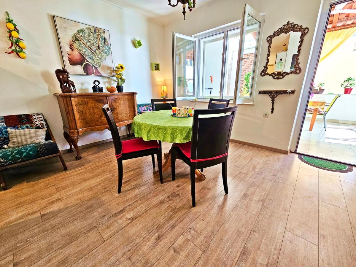 Apartments Tempera By The Beach Сплит Екстериор снимка