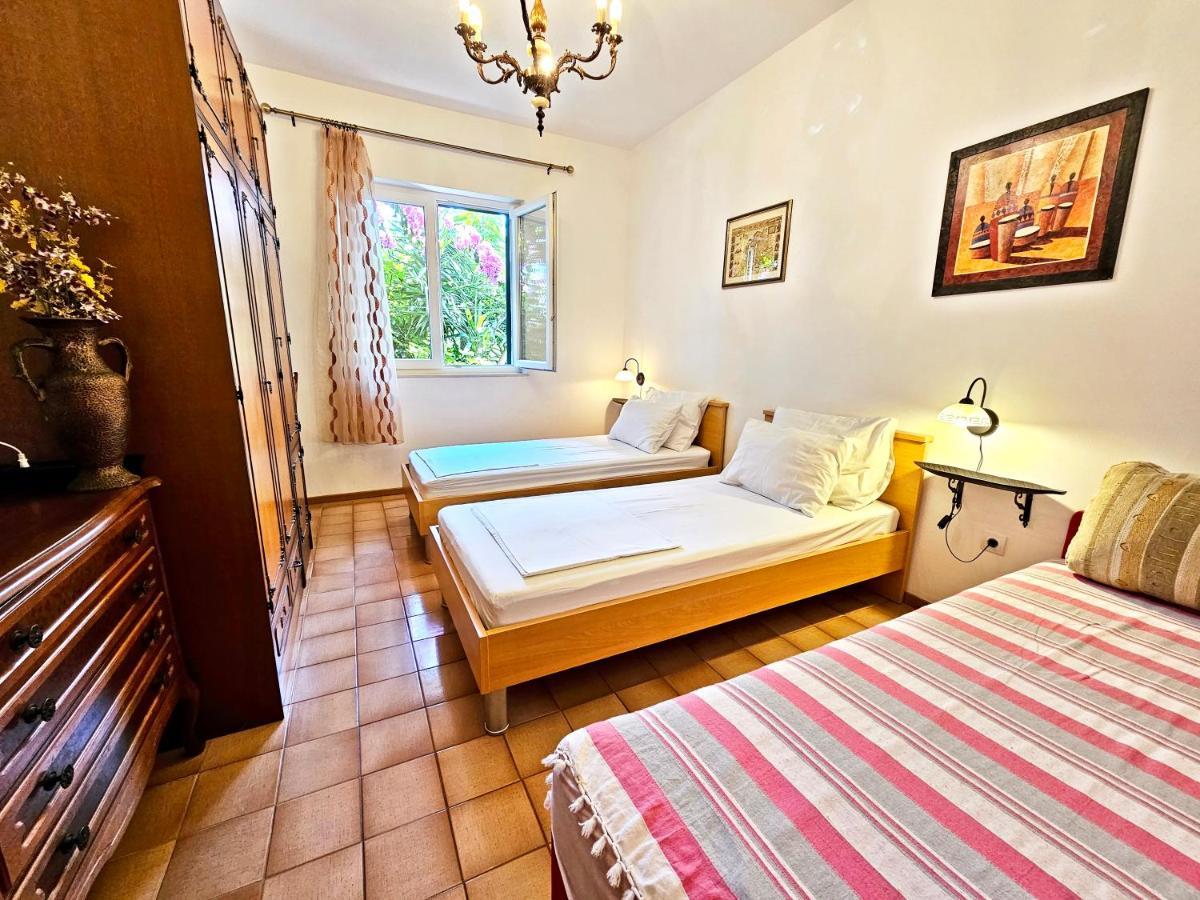 Apartments Tempera By The Beach Сплит Екстериор снимка