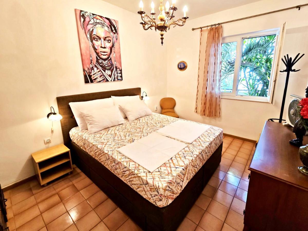 Apartments Tempera By The Beach Сплит Екстериор снимка